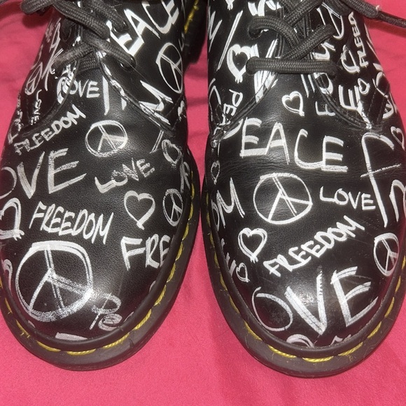 ⭐️Dr. Marten 1461 Script in Black & White⭐️ - Picture 6 of 12